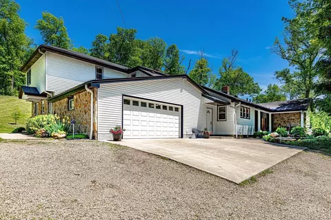 978 Hine Rd, Hamilton, OH 45013