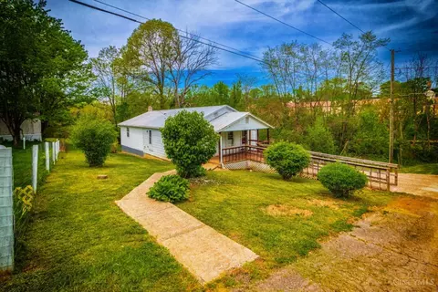 63 Third St, Peebles, OH 45660