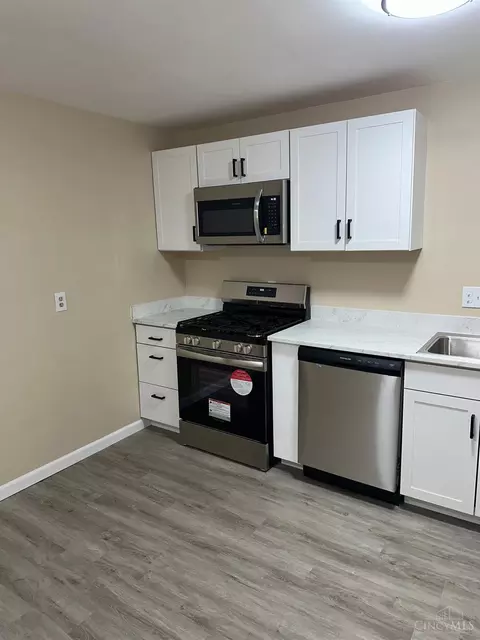 Kitchen - 9179 Neil Dr, Cincinnati, OH 45231 photo 2 of 2