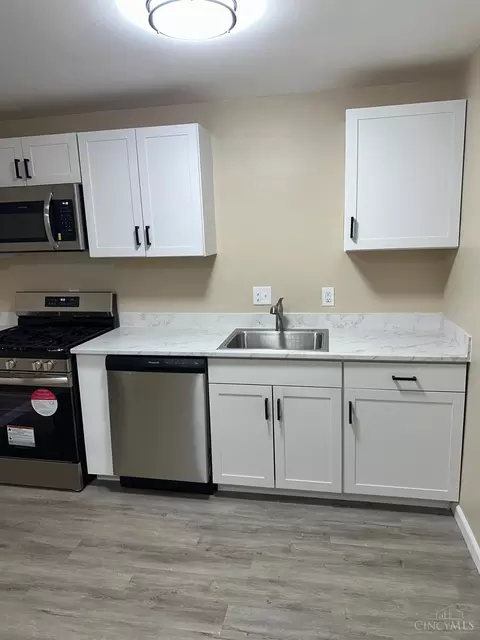 Kitchen - 9179 Neil Dr, Cincinnati, OH 45231 photo 1 of 2