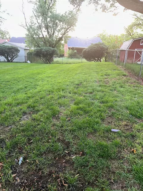 Exterior - 9179 Neil Dr, Cincinnati, OH 45231 photo 2 of 3