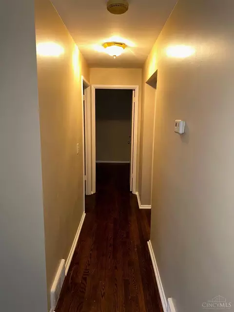 Entry Way - 9179 Neil Dr, Cincinnati, OH 45231 photo 1 of 2