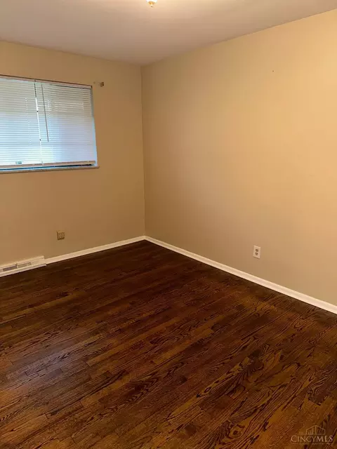 Bedroom - 9179 Neil Dr, Cincinnati, OH 45231 photo 2 of 3