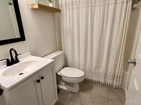 Bath - 3816 Spring Mill Way, Maineville, OH 45039 photo 2 of 3