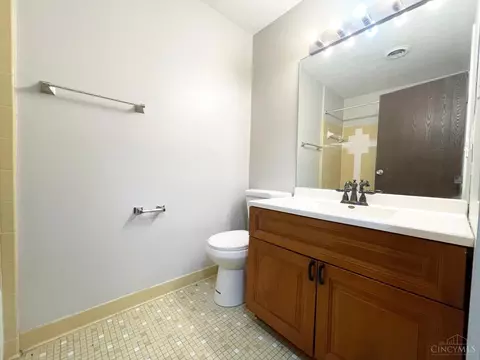 Bath - 6782 Harrison Ave #86, Cincinnati, OH 45247 photo 1 of 2