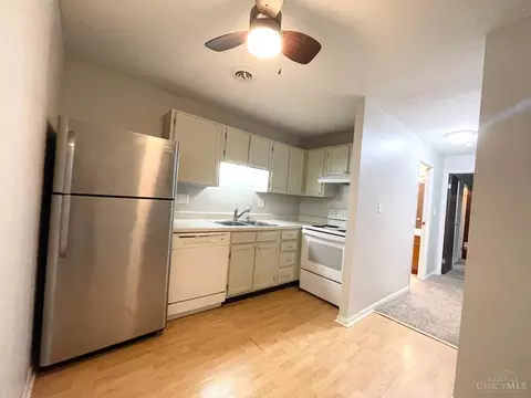 Kitchen - 6782 Harrison Ave #86, Cincinnati, OH 45247 photo 1 of 2
