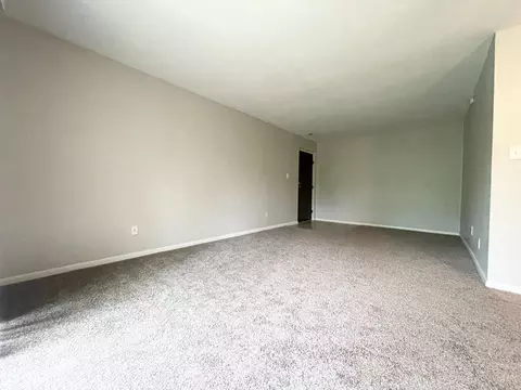 Living - 6782 Harrison Ave #86, Cincinnati, OH 45247 photo 3 of 4