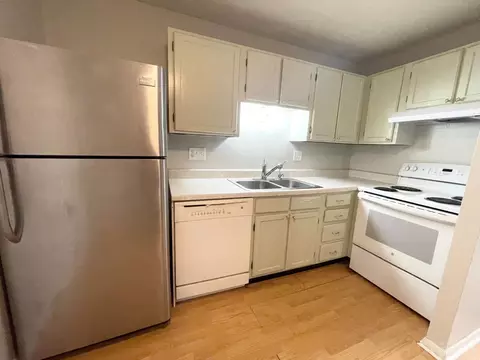 Kitchen - 6782 Harrison Ave #86, Cincinnati, OH 45247 photo 2 of 2