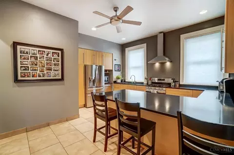 Kitchen - 328 Mcgregor Ave, Cincinnati, OH 45219 photo 1 of 8