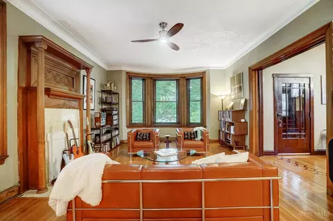 Living - 328 Mcgregor Ave, Cincinnati, OH 45219 photo 3 of 6