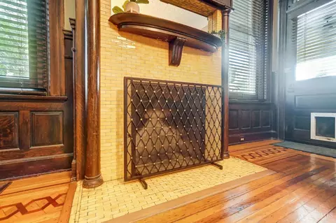 Entry Way - 328 Mcgregor Ave, Cincinnati, OH 45219 photo 7 of 15