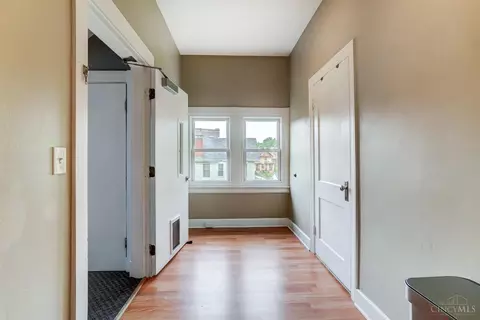 Entry Way - 328 Mcgregor Ave, Cincinnati, OH 45219 photo 12 of 15