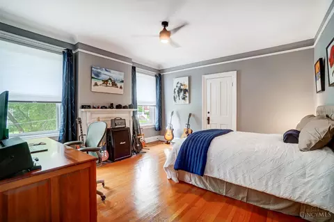 Bedroom - 328 Mcgregor Ave, Cincinnati, OH 45219 photo 7 of 12