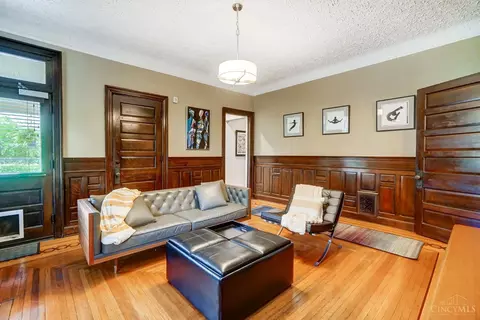Living - 328 Mcgregor Ave, Cincinnati, OH 45219 photo 6 of 6
