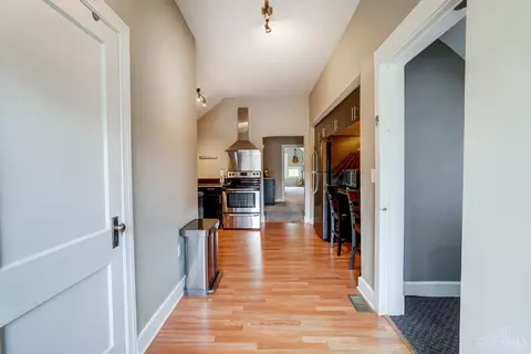 Entry Way - 328 Mcgregor Ave, Cincinnati, OH 45219 photo 13 of 15