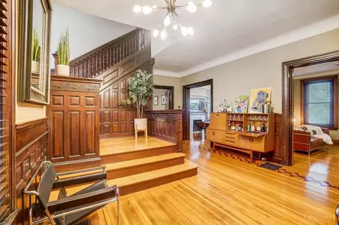 Entry Way - 328 Mcgregor Ave, Cincinnati, OH 45219 photo 3 of 15