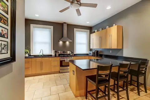 Kitchen - 328 Mcgregor Ave, Cincinnati, OH 45219 photo 2 of 8