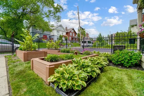 Exterior - 328 Mcgregor Ave, Cincinnati, OH 45219 photo 10 of 13