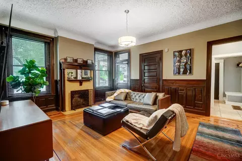 Living - 328 Mcgregor Ave, Cincinnati, OH 45219 photo 5 of 6