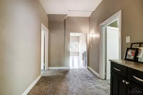 Entry Way - 328 Mcgregor Ave, Cincinnati, OH 45219 photo 15 of 15