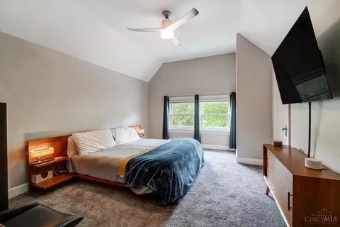 Bedroom - 328 Mcgregor Ave, Cincinnati, OH 45219 photo 11 of 12