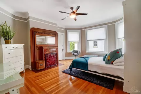 Bedroom - 328 Mcgregor Ave, Cincinnati, OH 45219 photo 4 of 12