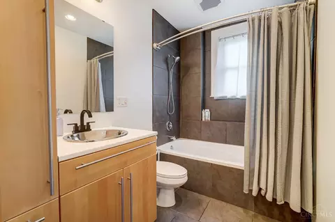 Bath - 328 Mcgregor Ave, Cincinnati, OH 45219 photo 1 of 3