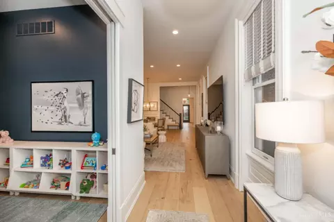Entry Way - 1410 Elm St, Cincinnati, OH 45202 photo 2 of 12