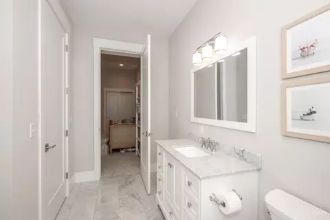 Bath - 1410 Elm St, Cincinnati, OH 45202 photo 4 of 10