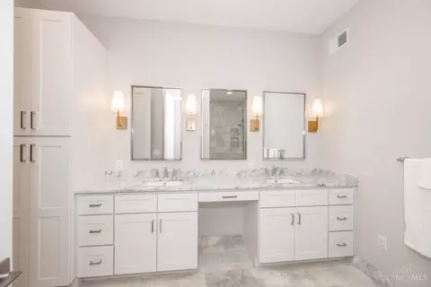 Bath - 1410 Elm St, Cincinnati, OH 45202 photo 6 of 10