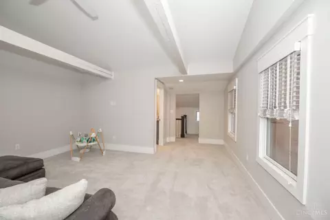 Entry Way - 1410 Elm St, Cincinnati, OH 45202 photo 10 of 12