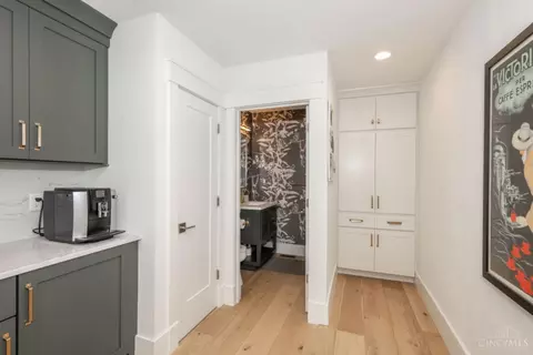 Entry Way - 1410 Elm St, Cincinnati, OH 45202 photo 4 of 12