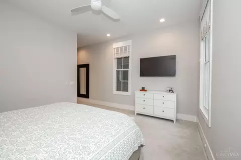 Bedroom - 1410 Elm St, Cincinnati, OH 45202 photo 4 of 7