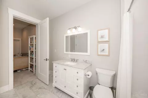 Bath - 1410 Elm St, Cincinnati, OH 45202 photo 3 of 10