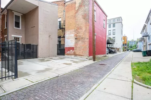 Exterior - 1410 Elm St, Cincinnati, OH 45202 photo 11 of 14