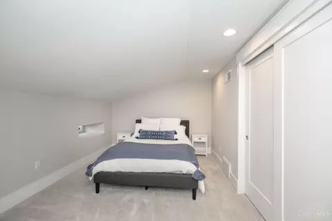 Bedroom - 1410 Elm St, Cincinnati, OH 45202 photo 6 of 7