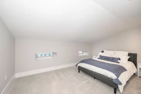 Bedroom - 1410 Elm St, Cincinnati, OH 45202 photo 5 of 7