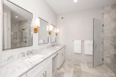 Bath - 1410 Elm St, Cincinnati, OH 45202 photo 5 of 10