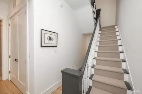Entry Way - 1410 Elm St, Cincinnati, OH 45202 photo 5 of 12