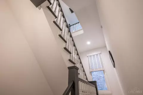 Entry Way - 1410 Elm St, Cincinnati, OH 45202 photo 7 of 12
