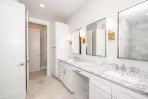 Bath - 1410 Elm St, Cincinnati, OH 45202 photo 7 of 10