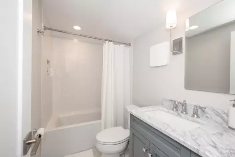Bath - 1410 Elm St, Cincinnati, OH 45202 photo 10 of 10
