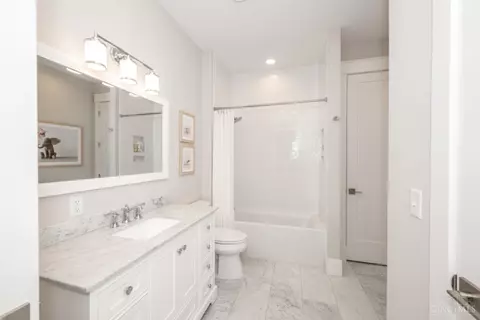 Bath - 1410 Elm St, Cincinnati, OH 45202 photo 2 of 10