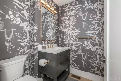 Bath - 1410 Elm St, Cincinnati, OH 45202 photo 1 of 10
