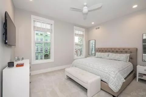 Bedroom - 1410 Elm St, Cincinnati, OH 45202 photo 3 of 7