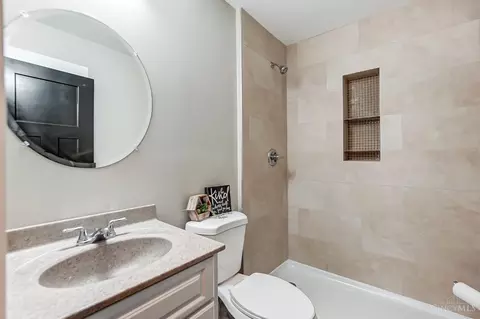Bath - 1628 Quebec Rd, Cincinnati, OH 45205 photo 1 of 6