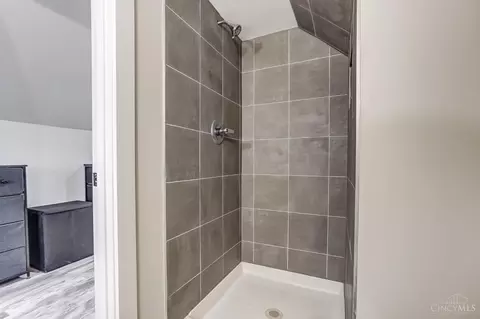 Bath - 1628 Quebec Rd, Cincinnati, OH 45205 photo 6 of 6