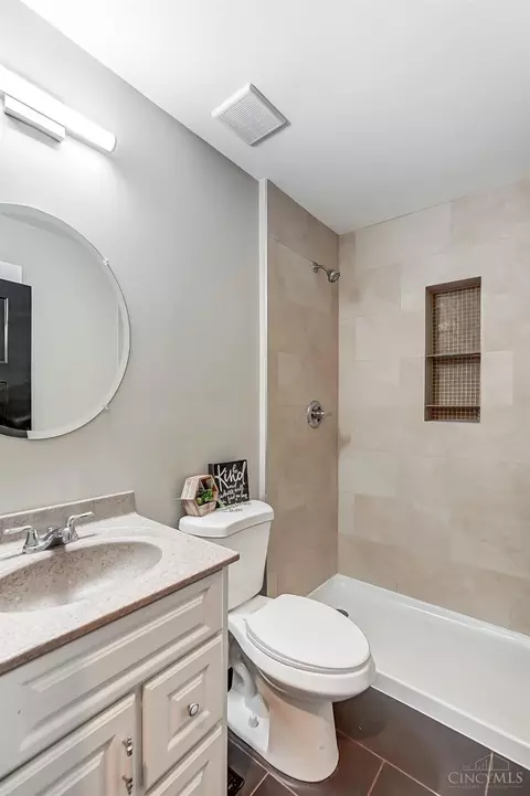 Bath - 1628 Quebec Rd, Cincinnati, OH 45205 photo 2 of 6