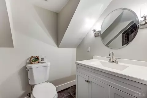 Bath - 1628 Quebec Rd, Cincinnati, OH 45205 photo 4 of 6