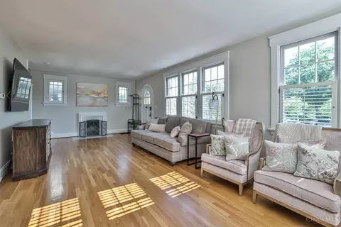 16 Arcadia Pl, Cincinnati, OH 45208 photo 5